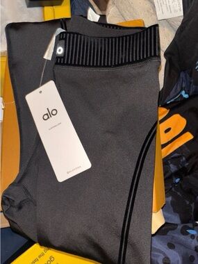 ALO Yoga Airbrush Heart Throb Legging